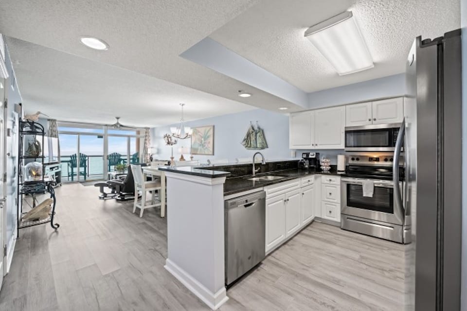 All modern appliances to make meal preparation a breeze.