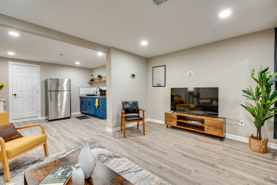 Living Room | Free WiFi | Smart TV | Central A/C