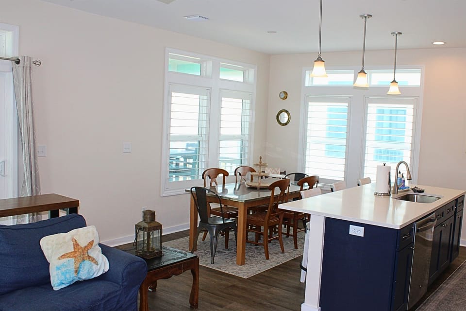 Dining Area: Enjoy panoramic ocean views from the bright dining space—perfect for memorable meals!