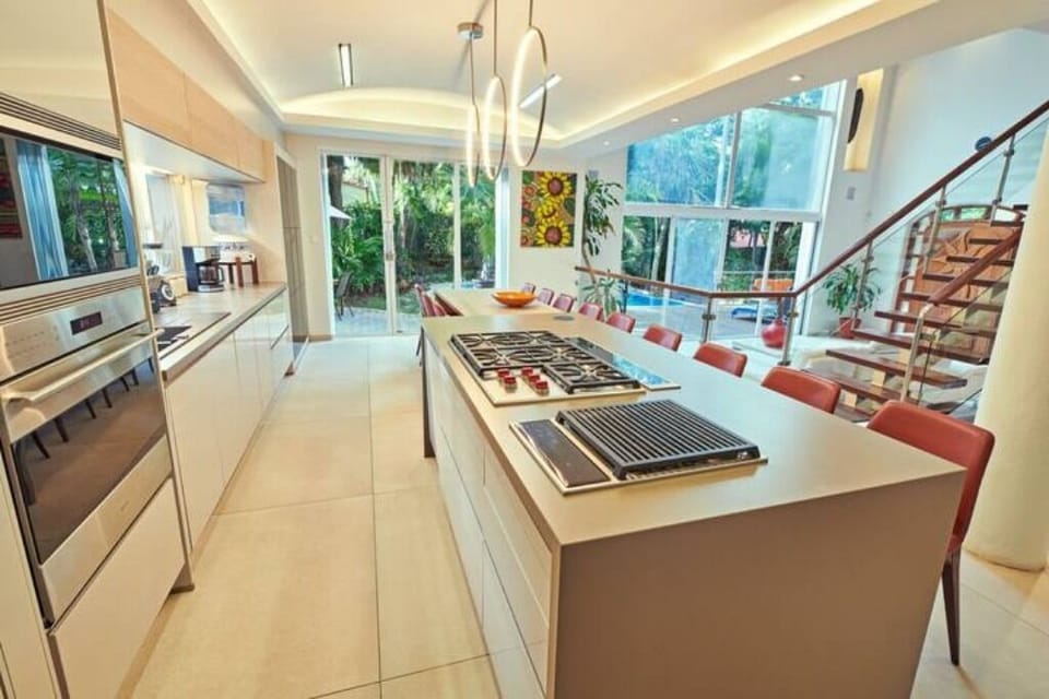 KITCHEN: High End Appliances - All newly Renovated