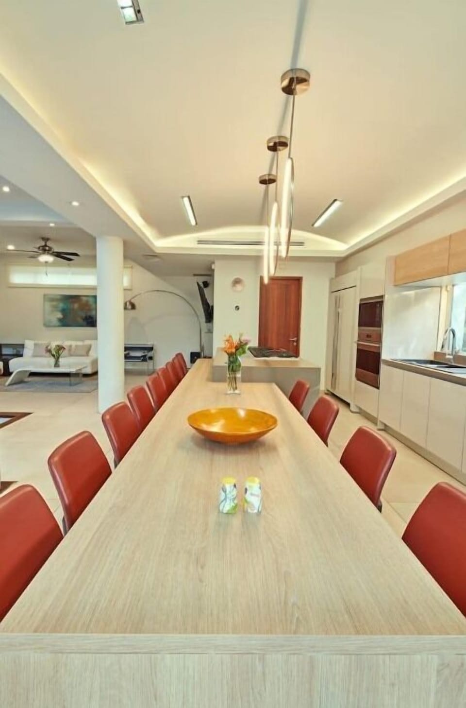DINING ROOM: Enough Seating for everyone