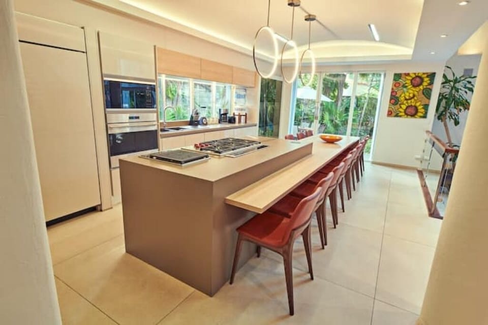 KITCHEN: High End Appliances - All newly Renovated
