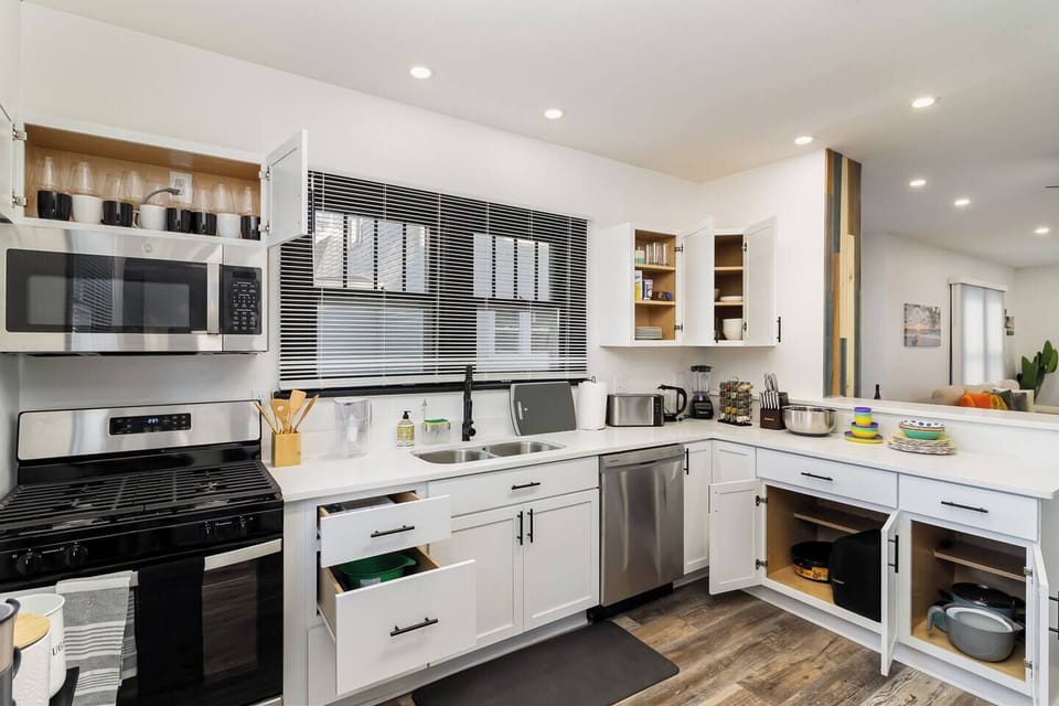 Fully loaded Kitchen with |Outdoor Dinning Set||kids dinnerware||Mixing Bowls||Sharp knife set||24 different spices||Blender||Kettle||Toaster||Paper Towl||Copping Boards||Water Filter||Cooking Spoons||Air Fryer||Plates||Cups||Dishes|