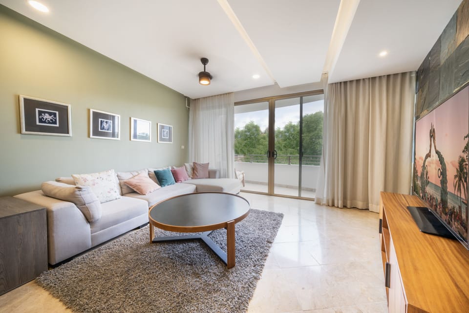 Design Apartment | Living area | 40-inch TV with digital channels