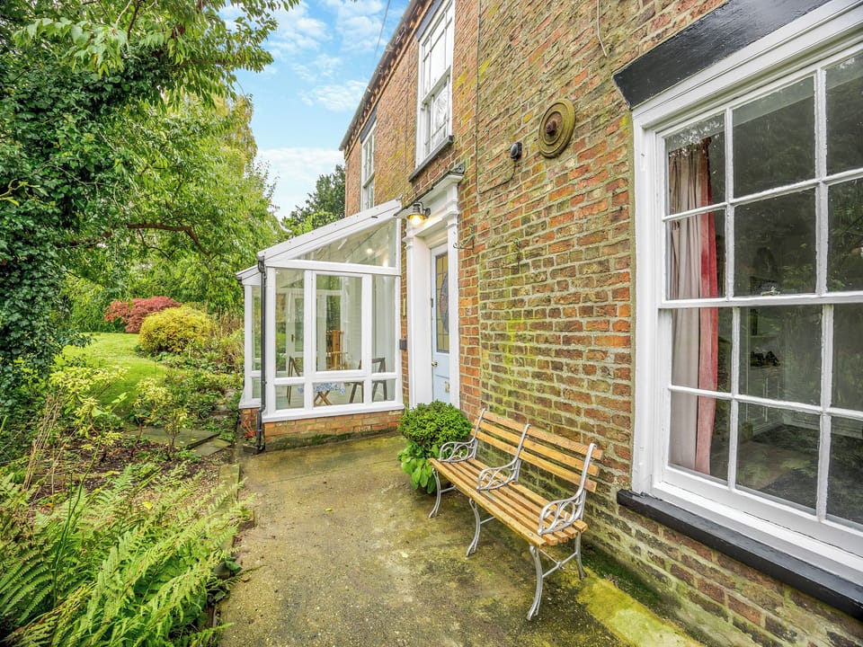 Sitting-out-area | Misdale House, Louth