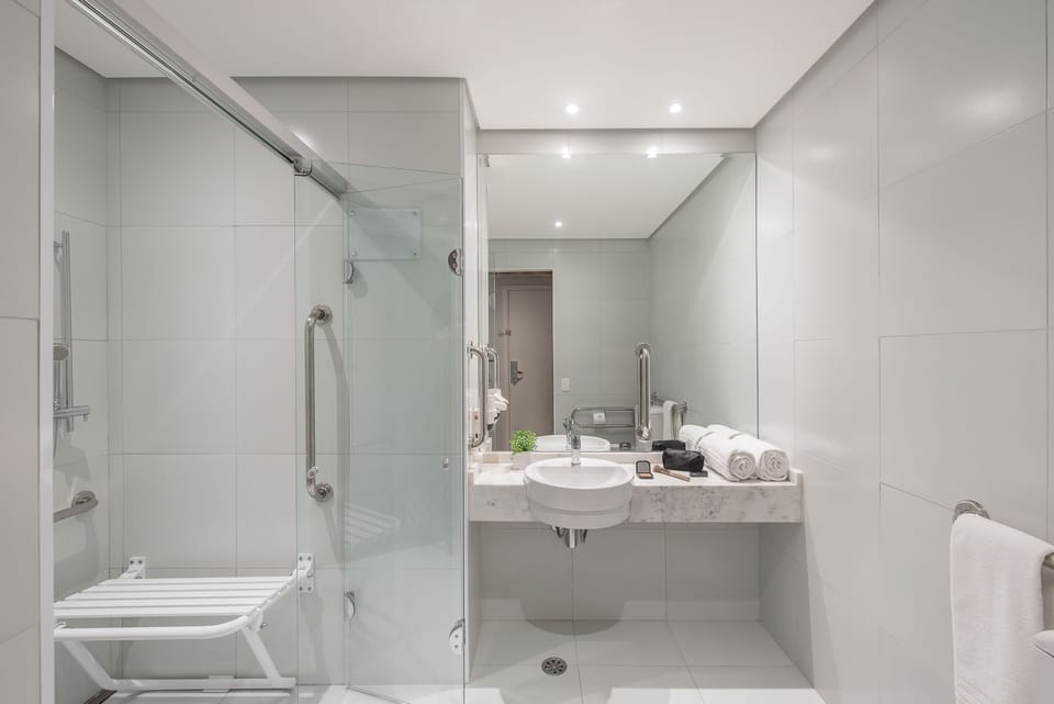 Standard Room, 1 Double Bed, Mobility Accessible | Bathroom | Shower, free toiletries, hair dryer, towels