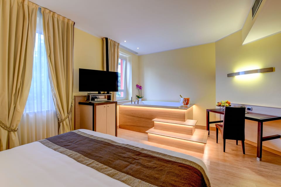 Camera Premium con Vasca Idromassaggio | Hypo-allergenic bedding, down comforters, minibar, in-room safe