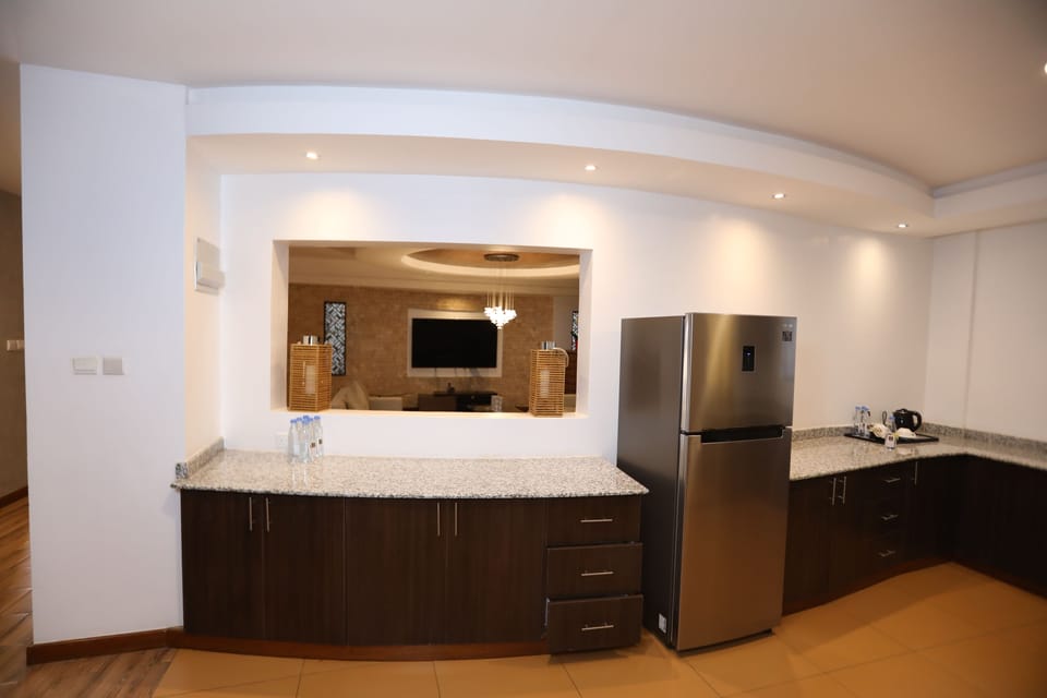 Fridge, coffee/tea maker, electric kettle