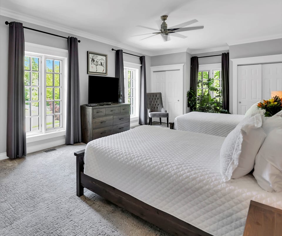The West Wing, Lake View | 1 bedroom, premium bedding, minibar, desk