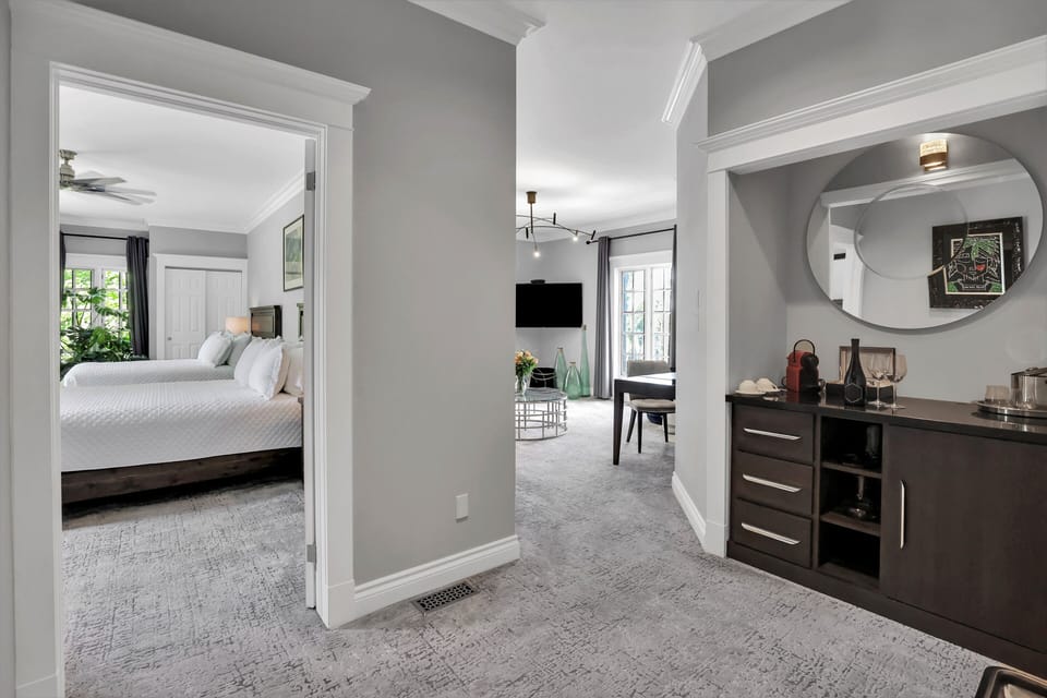 The West Wing, Lake View | 1 bedroom, premium bedding, minibar, desk