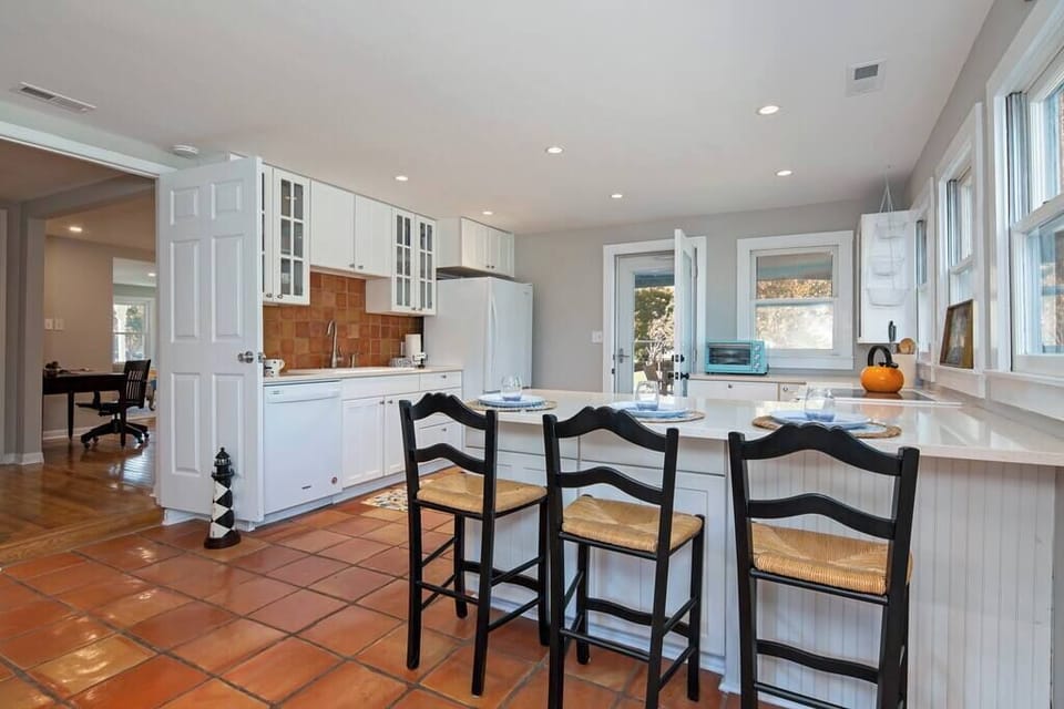 A fully equipped kitchen ready for family meals, seafood feasts, and late-night snacks after an evening by the fire pit.