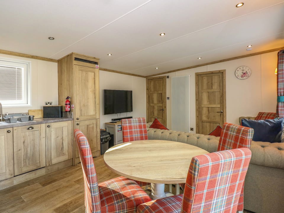 Cottage | Dining