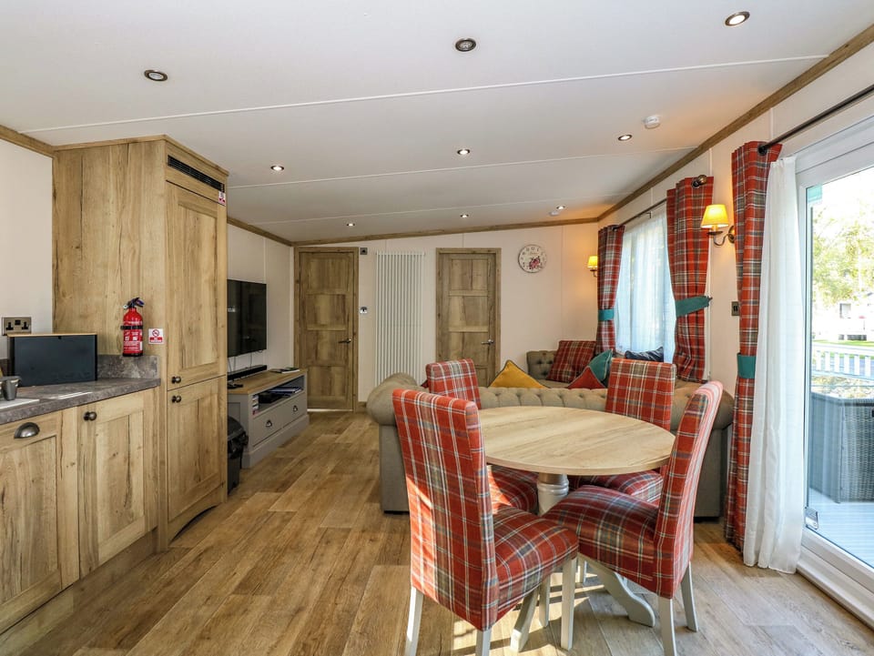 Cottage | Dining