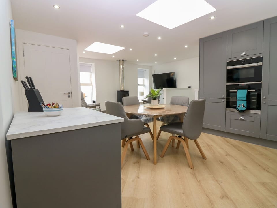 Cottage | Interior