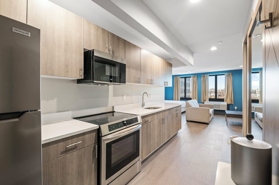 Suite, 1 King Bed | Desk, laptop workspace, iron/ironing board, free WiFi