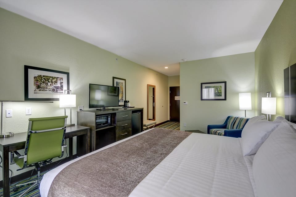 Desk, iron/ironing board, free WiFi, bed sheets