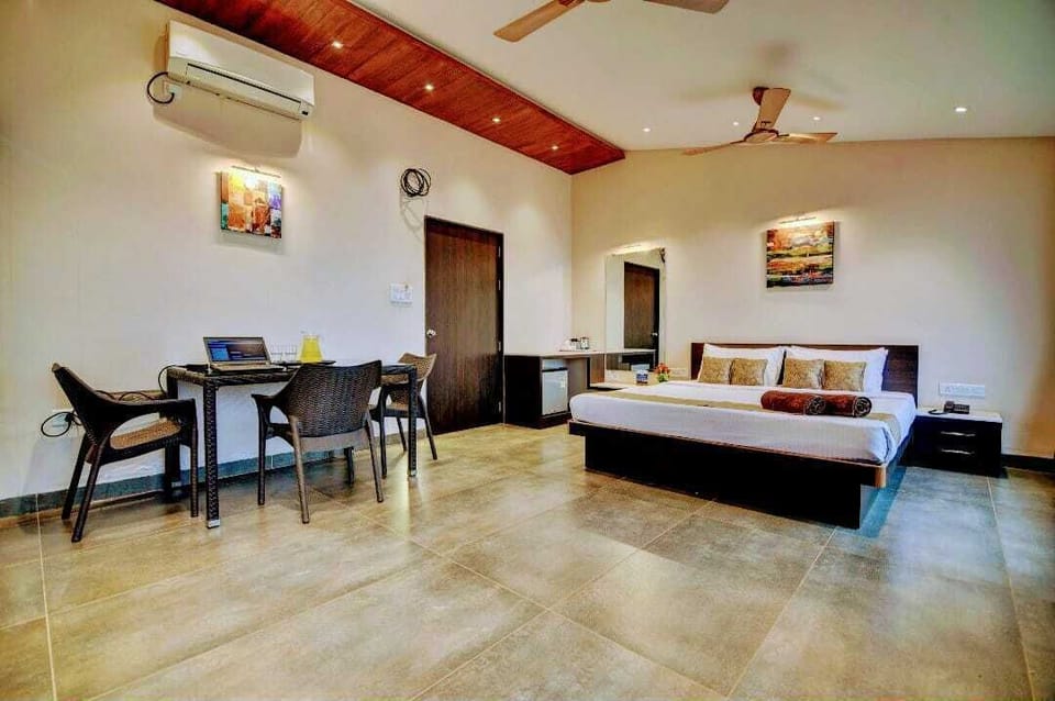 Executive Double Room | Desk, soundproofing
