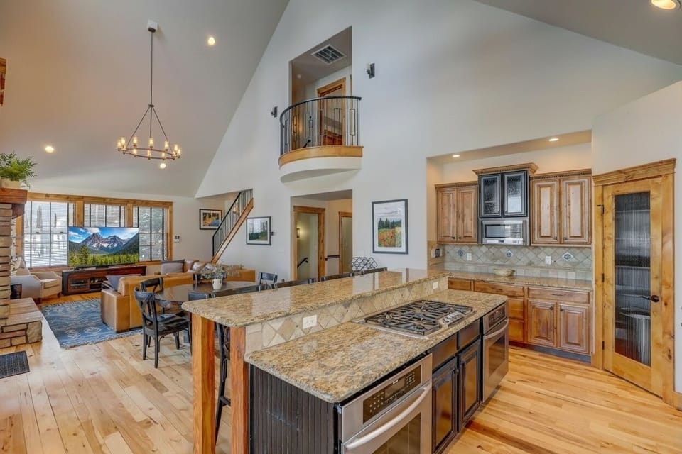 Step into a great room made for coffee refills and second helpings.