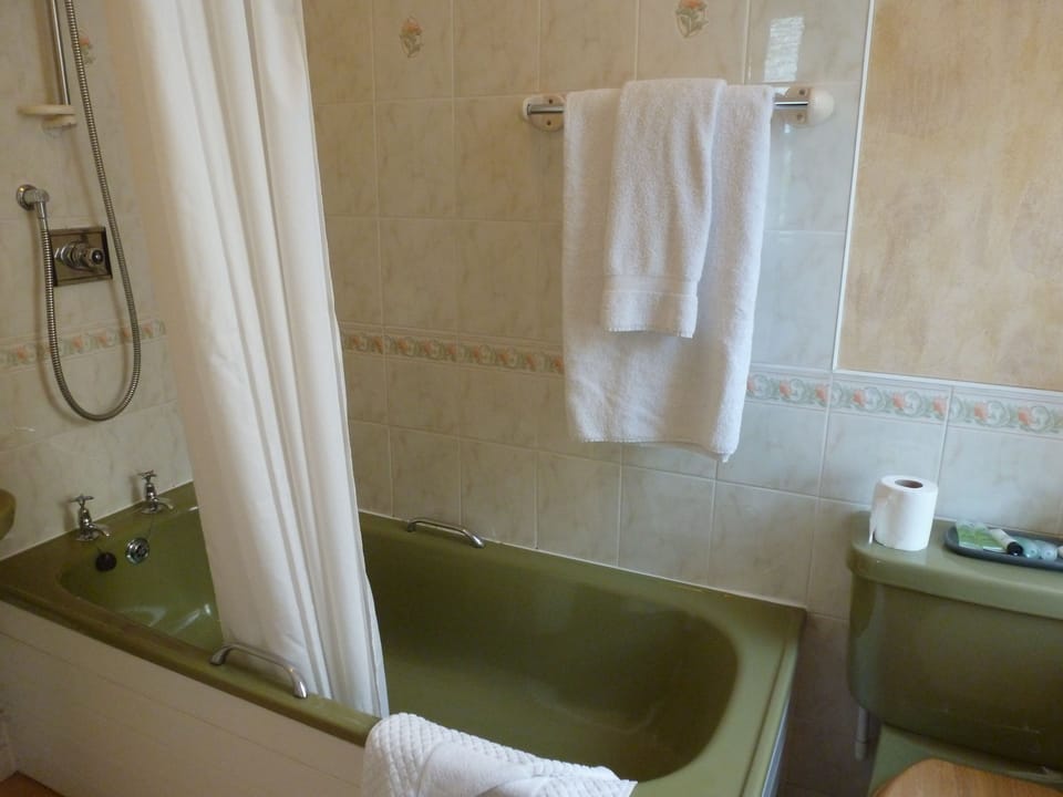 Bathroom | Deep soaking tub