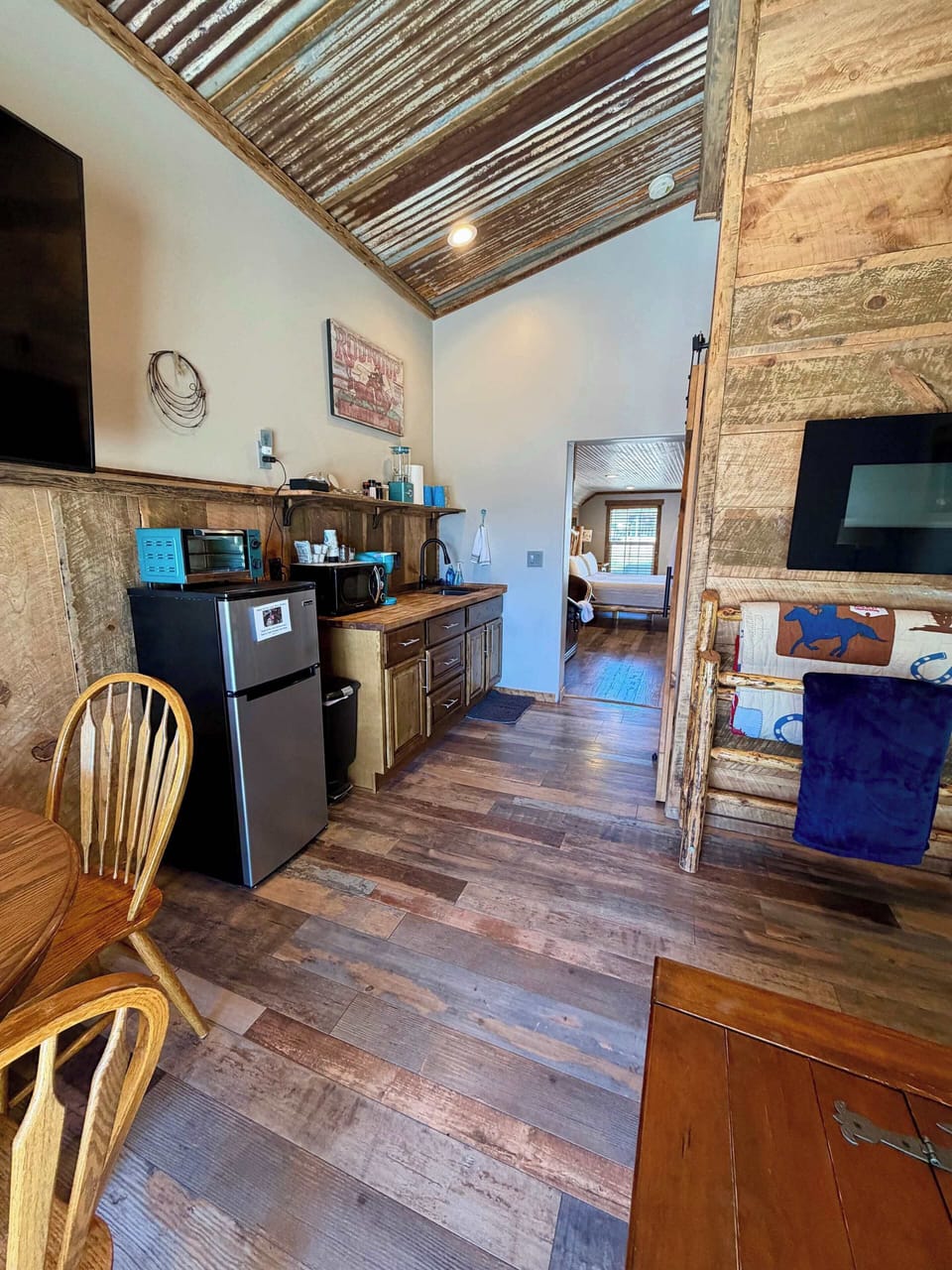 Dining kitchen area
