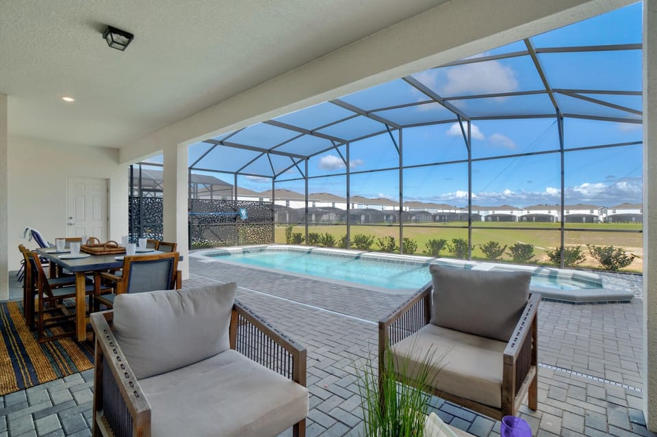 Heated Pool/Spa-Private (No Backyard Neighbors)