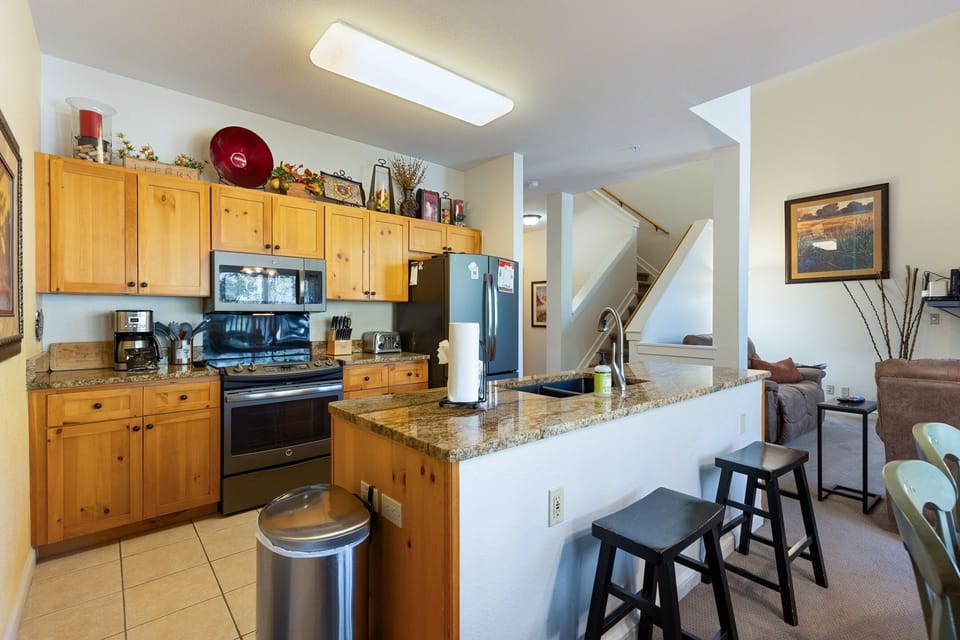 Townhome, 3 Bedrooms | Private kitchen | Coffee/tea maker, fridge, oven, toaster