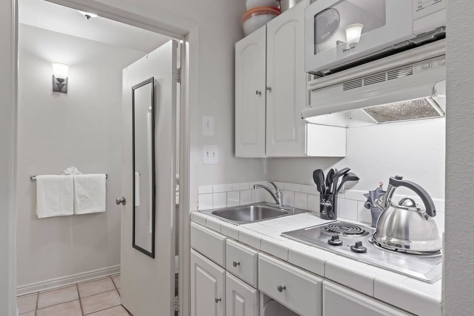 Prospector Lodge 805: Full kitchen