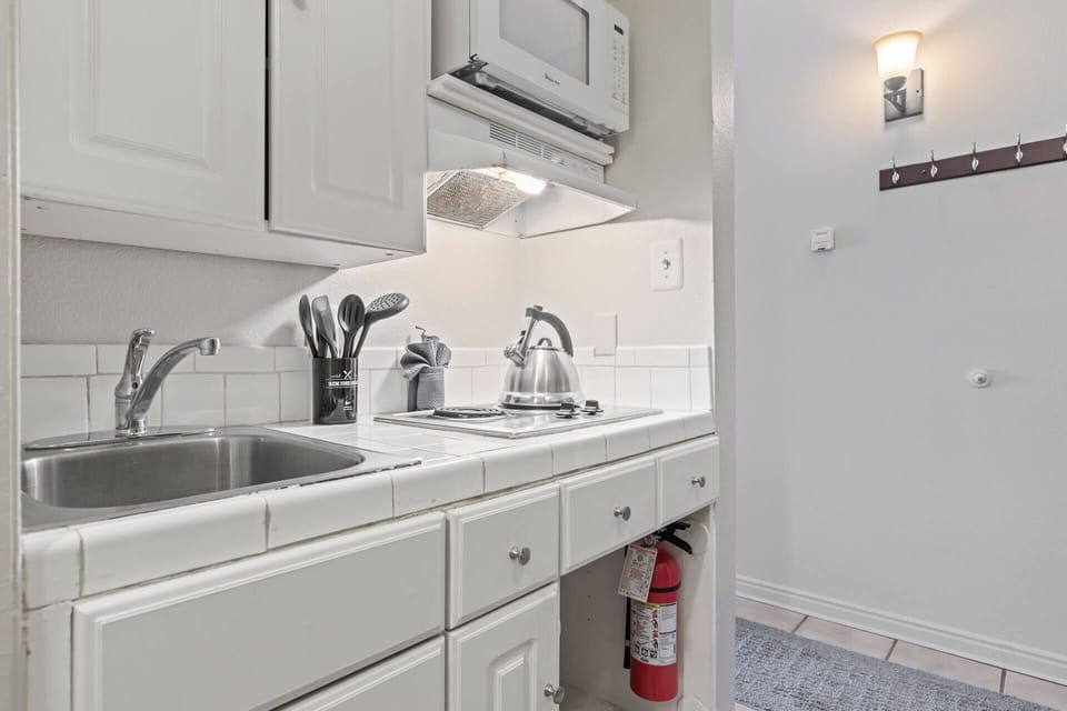 Prospector Lodge 805: Full kitchen