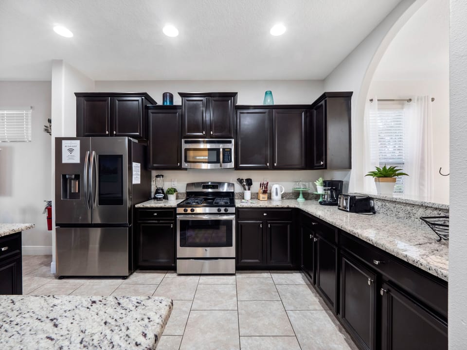 Modern Full Sized Kitchen Including Coffee Maker, Blender, Toaster and Basic Kitchen Starter Essentials