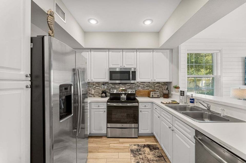 Full kitchen
