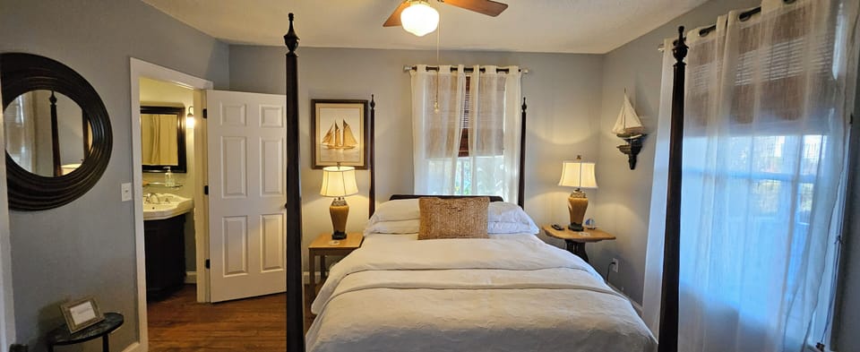 Room, 1 Queen Bed | Premium bedding, free WiFi, bed sheets