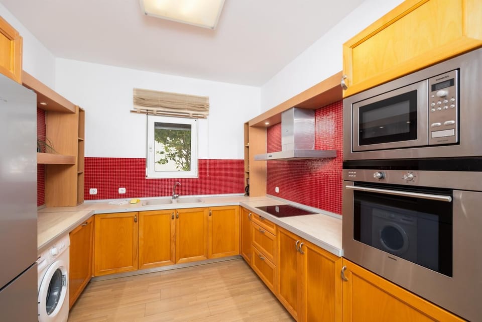 Main building: equipped kitchen