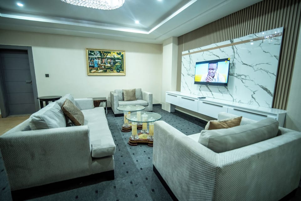 Luxury Suite | Living area | Flat-screen TV