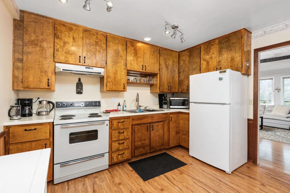 Fully stocked kitchen for all of your needs