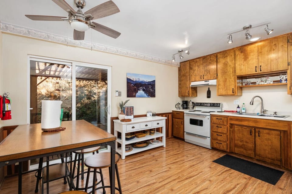 Fully stocked kitchen for all of your needs
