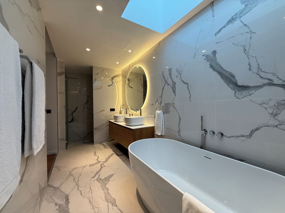 Panoramic Apartment, 3 Bedrooms | Bathroom | Hair dryer, towels, soap, shampoo