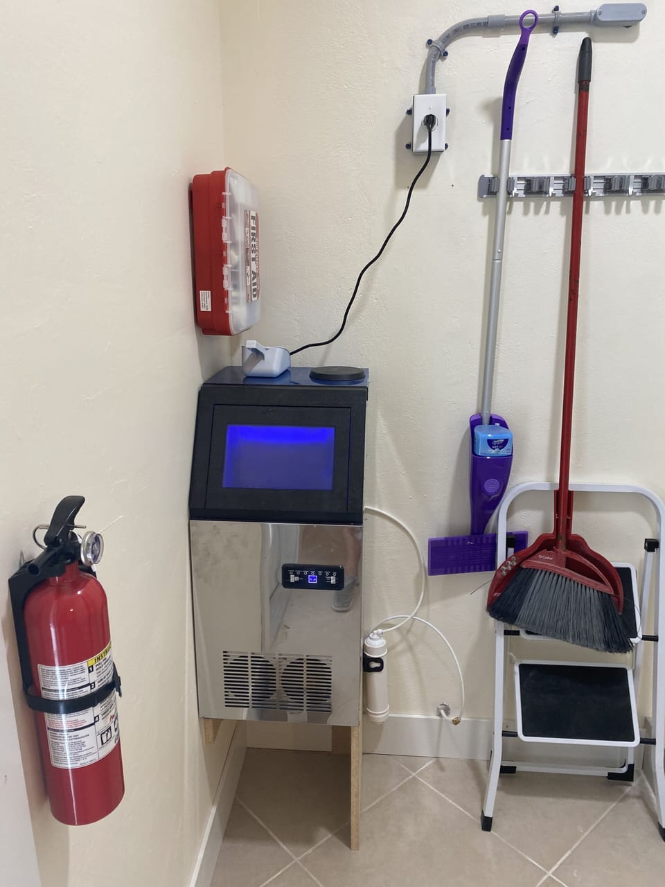 FREE ICE  FOR BEACH AND POOL DAYS