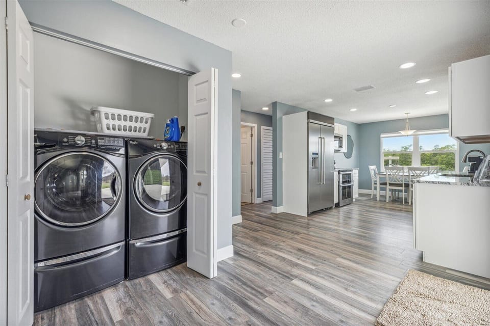 House (3 Bedrooms) | Laundry