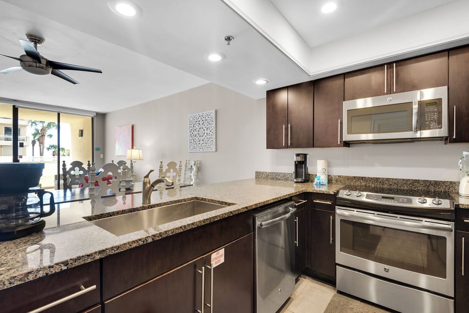 Full kitchen