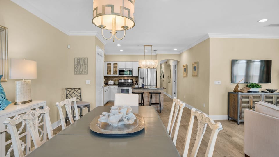 Villas at Seagrove B101 Dining Table
