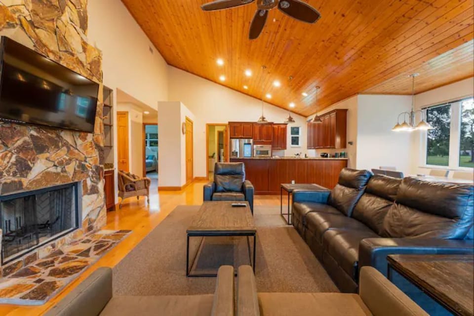 Rustic-Chic Living Room: Stone Fireplace, Plush Seating for Cozy Evenings