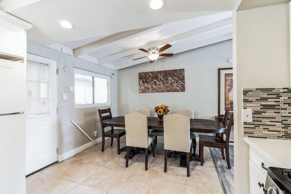Large dining table to enjoy dinner or sit around the table and talk about how wonderful your adventurous day went. 