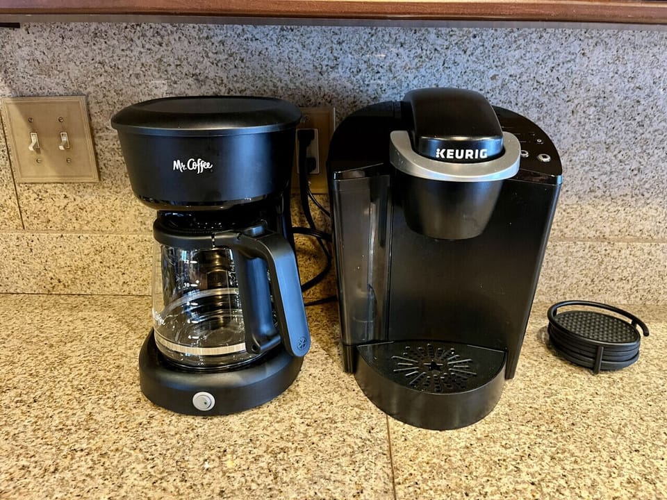 Drip coffee maker & single serve Keurig