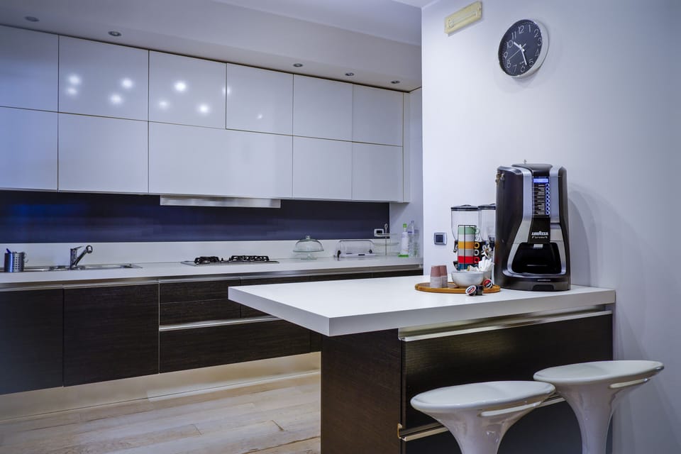 Exclusive Suite | Private kitchen | Mini-fridge, microwave, espresso maker, coffee/tea maker