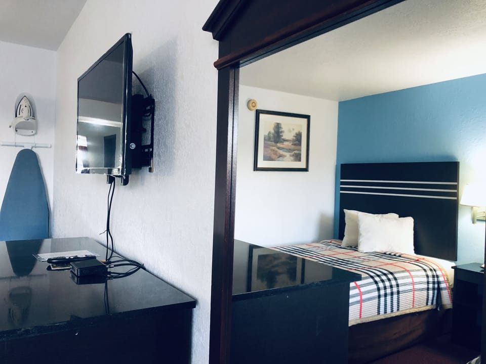 Desk, iron/ironing board, free WiFi, bed sheets