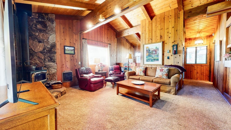 Indoors, Furniture, Living Room, Hardwood, Stained Wood