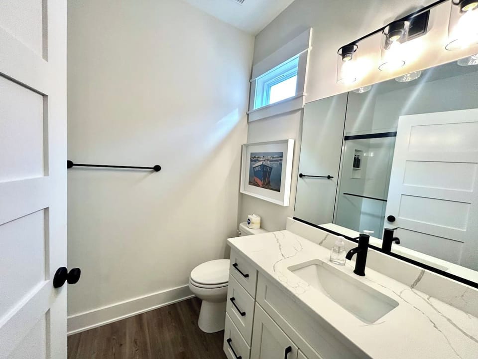 Clean and modern bathroom with plenty of storage space.