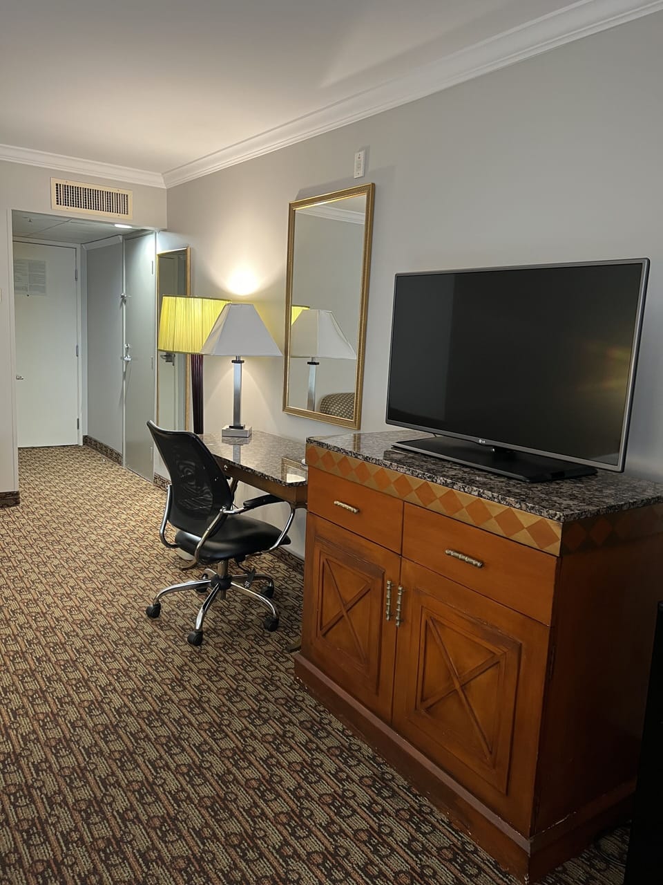Deluxe Room, 1 King Bed, Non Smoking | Television