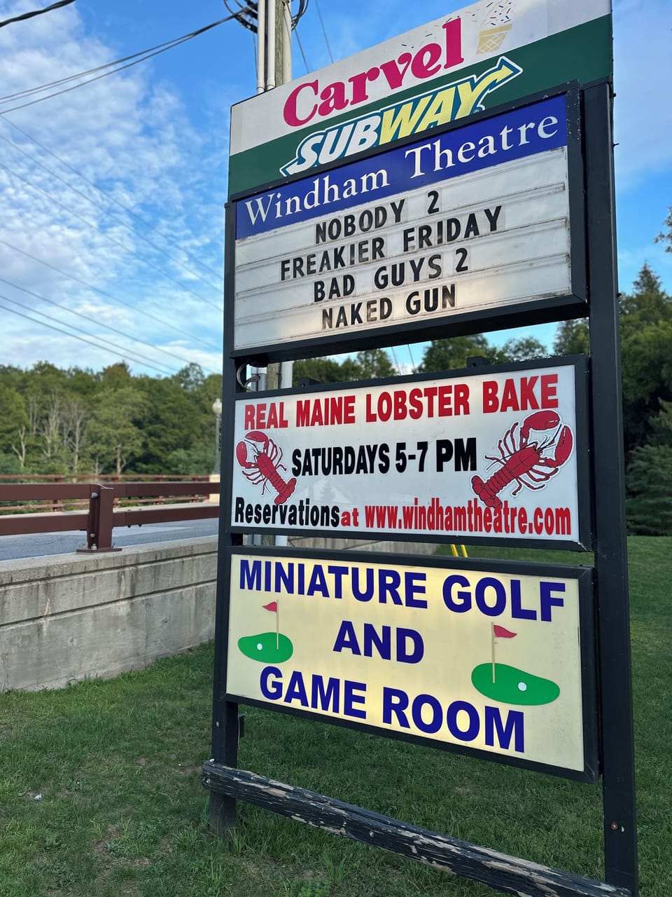 Golf, lobster bake, Movie Theatre lots of activities minutes away