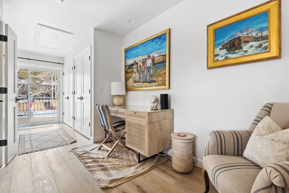 Primary suite with work space